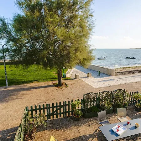 Maison De La Cote Semesterbostad La Flotte